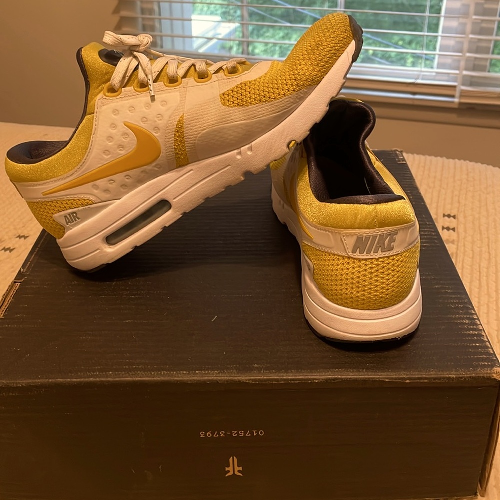 Like new Nike air max zero